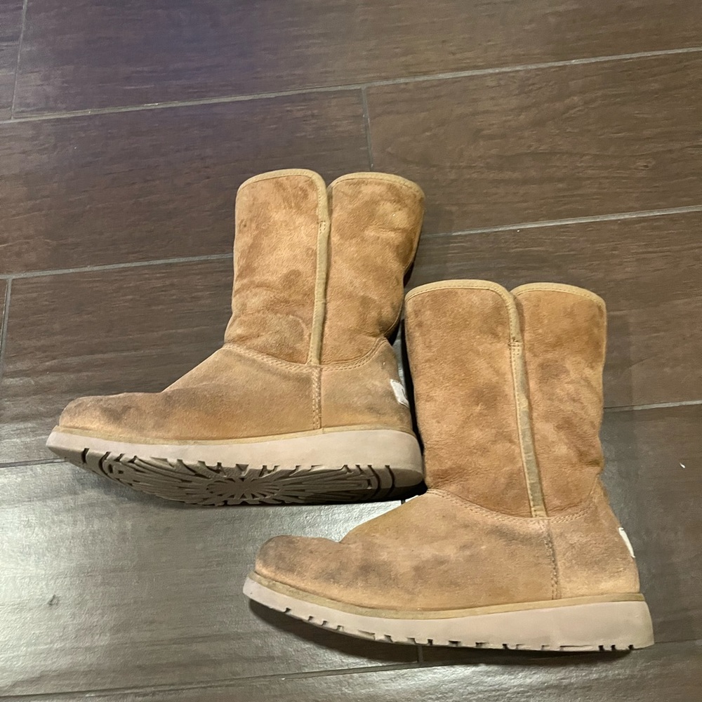 UGG kids size 2